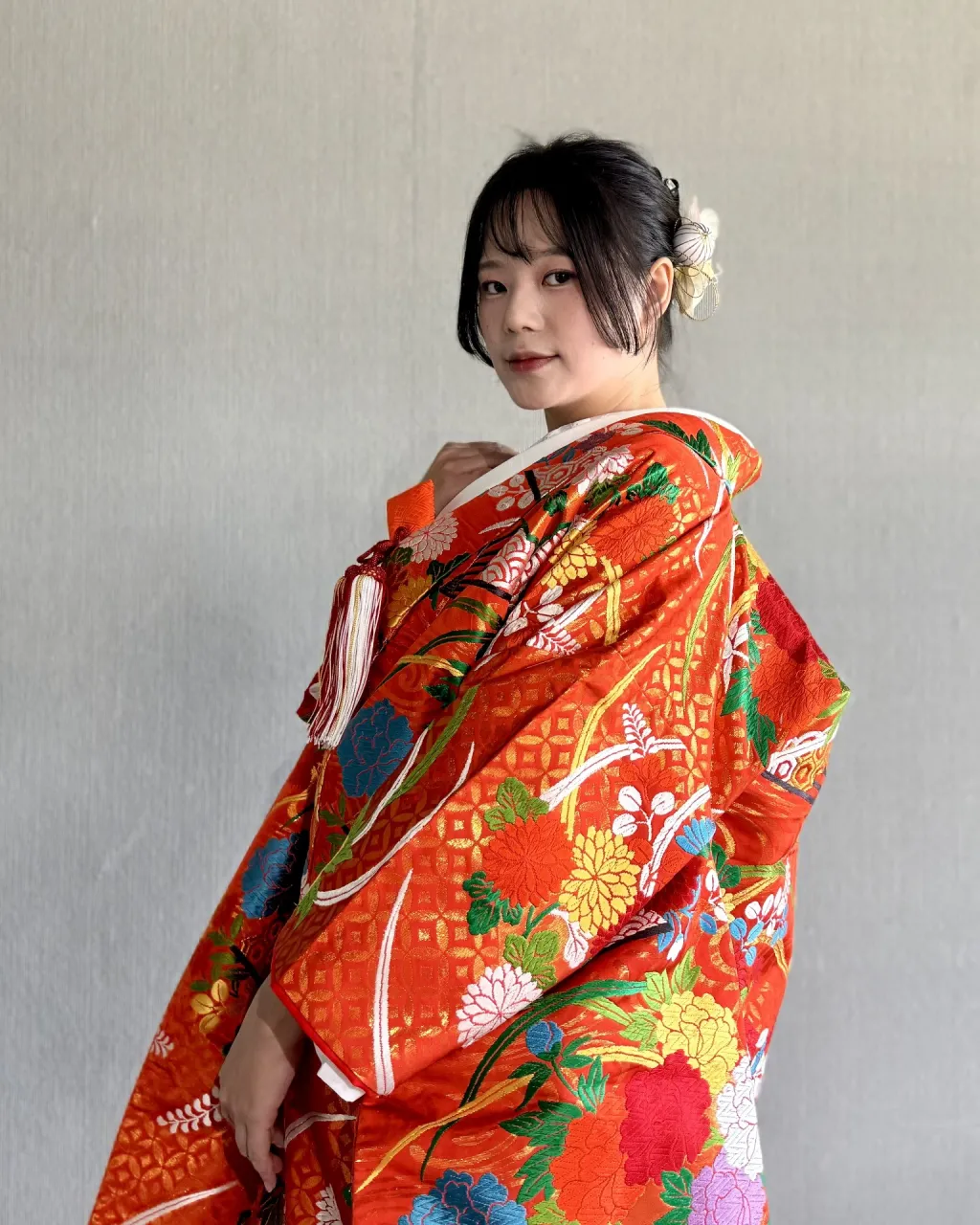 花嫁衣裳を着用した参加者